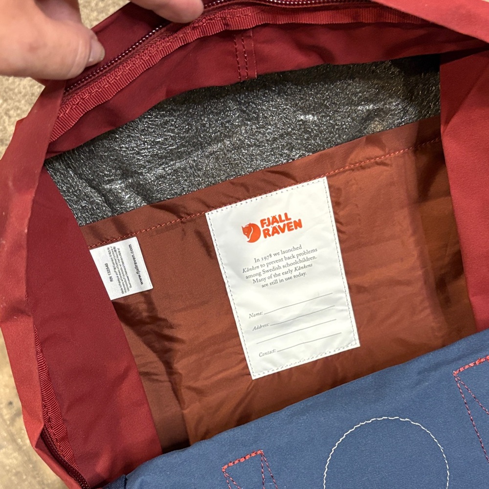 Fjallraven Kånken Classic Backpack - Deep Red and Navy NWT*see details - Picture 4 of 10